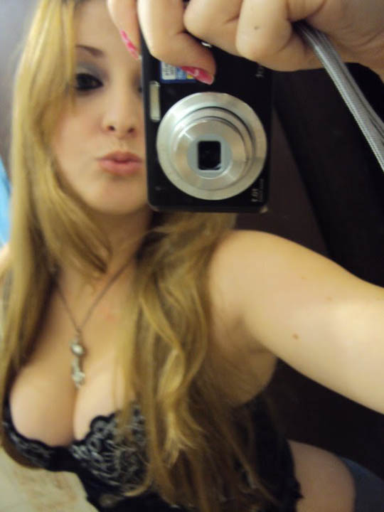 Finally She Got the Perfect Shot for Facebook Profile Finally She Got the Perfect Shot for Facebook Profile