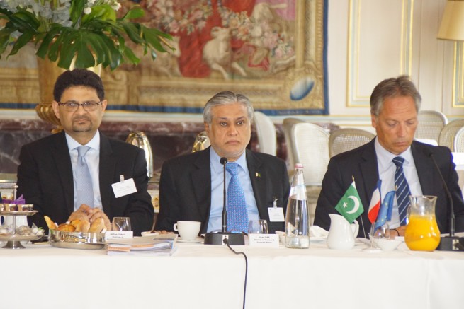 Federal Minister for Finance, Mr. Ishaque Dar speaking at French business Forum, NEDEF in Paris on September 13, 2016. Chairman Board of Investment Mr. Miftah Ismael is also seen.