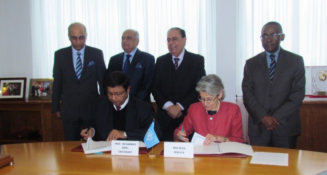 DG UNESCO Ms. Irina Bokova and Dr. Iqbal Choudhary head of ICCBS ICCBS of Pakistan, signed Category-II partnership agreement in an impressive ceremony held at the UNESCO 21.11.2016.JPG