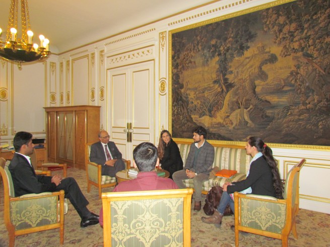 The ambassador of Pakistan Moin ul Haque is talking to Dr. Aurore Didier, Head of French Archaeological Mission in the Indus Basin (MAFBI) who called on him in embassy of Pakistan in Paris yesterday (29th Nov, 2016).