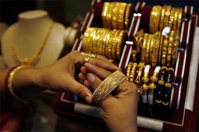 Gold price reduces by Rs50 per tola