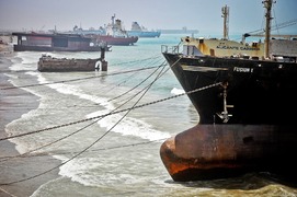 Ship-breaking activities at Gadani suspended