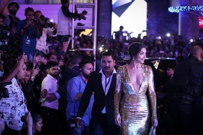 Deepika Padukone looks amazing in shining golden dress