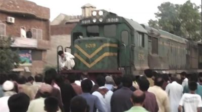 Girl, boy commit suicide by jumping in front of train in Gujranwala