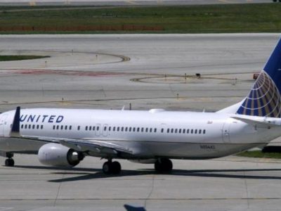 A United Airlines plane with the Continental Airlines logo on its tail, taxis to the runway at O'Hare International airport in Chicago. PHOTO: REUTERS