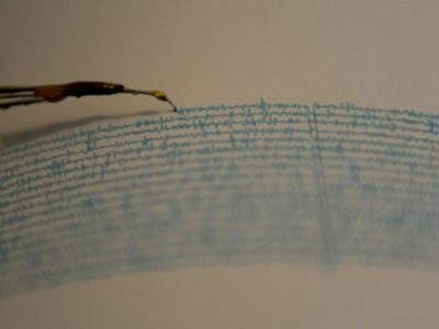 An earthquake around the city of Bojnurd near Iran's border with Turkmenistan killed two, left over 370 injured and damaged as many as 40 percent of houses