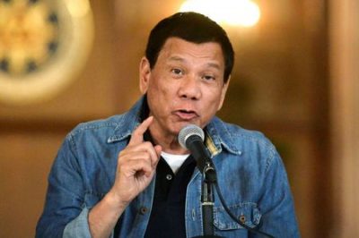FILE PHOTO: Philippine President Rodrigo Duterte announces the disbandment of police operations against illegal drugs at the Malacanang palace in Manila, Philippines early January 30, 2017. REUTERS/Ezra