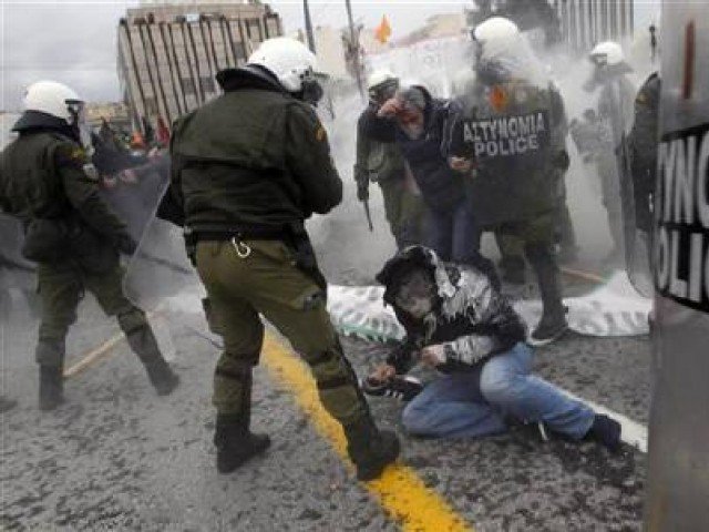 Four migrants were killed and another four were injured in a police chase near the northern Greek city of Kavala,PHOTO: REUTERS